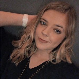 Meet your Posher, Abigail